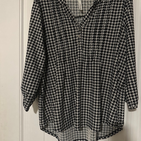 JM Collection Tops - NY Collection Black and White Houndstooth Blouse